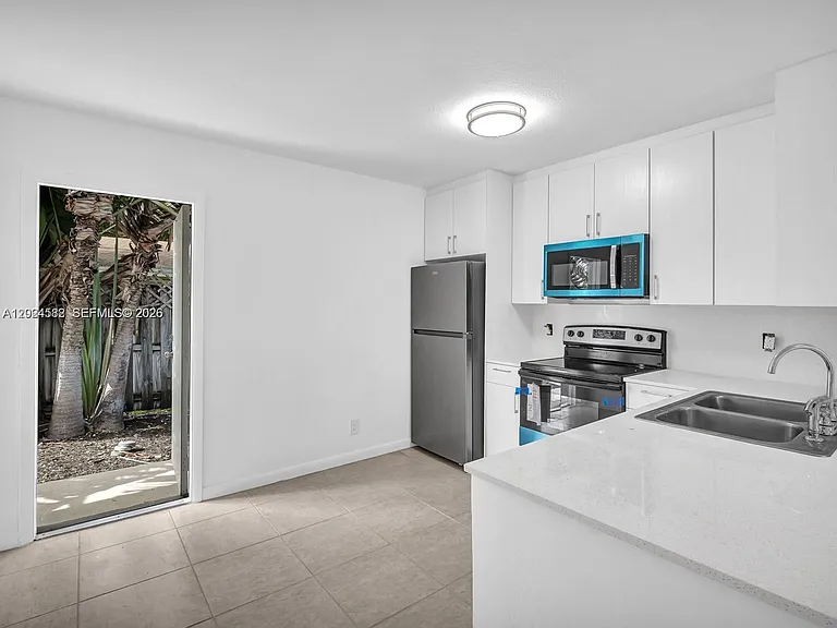 241 NW 40th St #4 — Photo 9