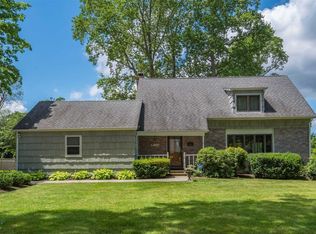 44 Glen Way, Cold Spring Harbor, NY 11724