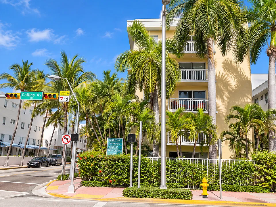 1357 Collins Ave #B22