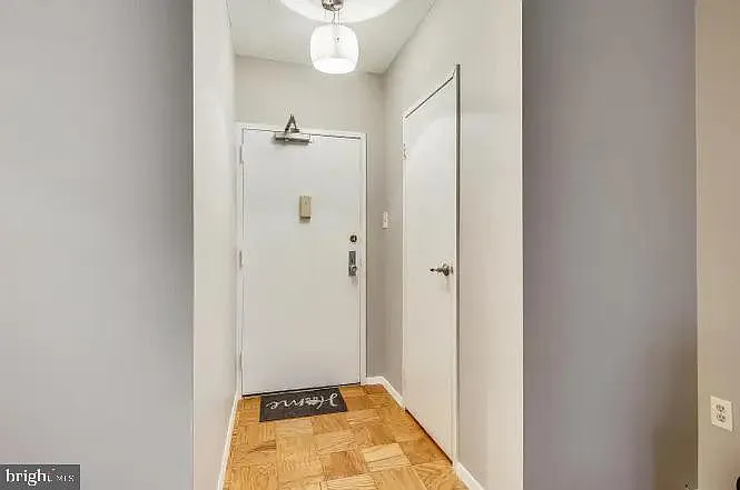 1 bed, 851 sqft, $2,325 — Photo 3