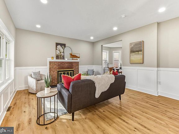 3rd image of 109 Frazer Ave