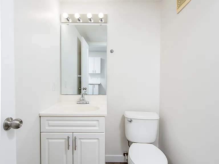 180 Bridgeport Blvd — Photo 10