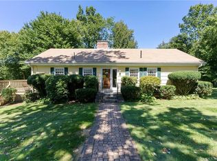 1 E Gate Rd, Farmington, CT 06032