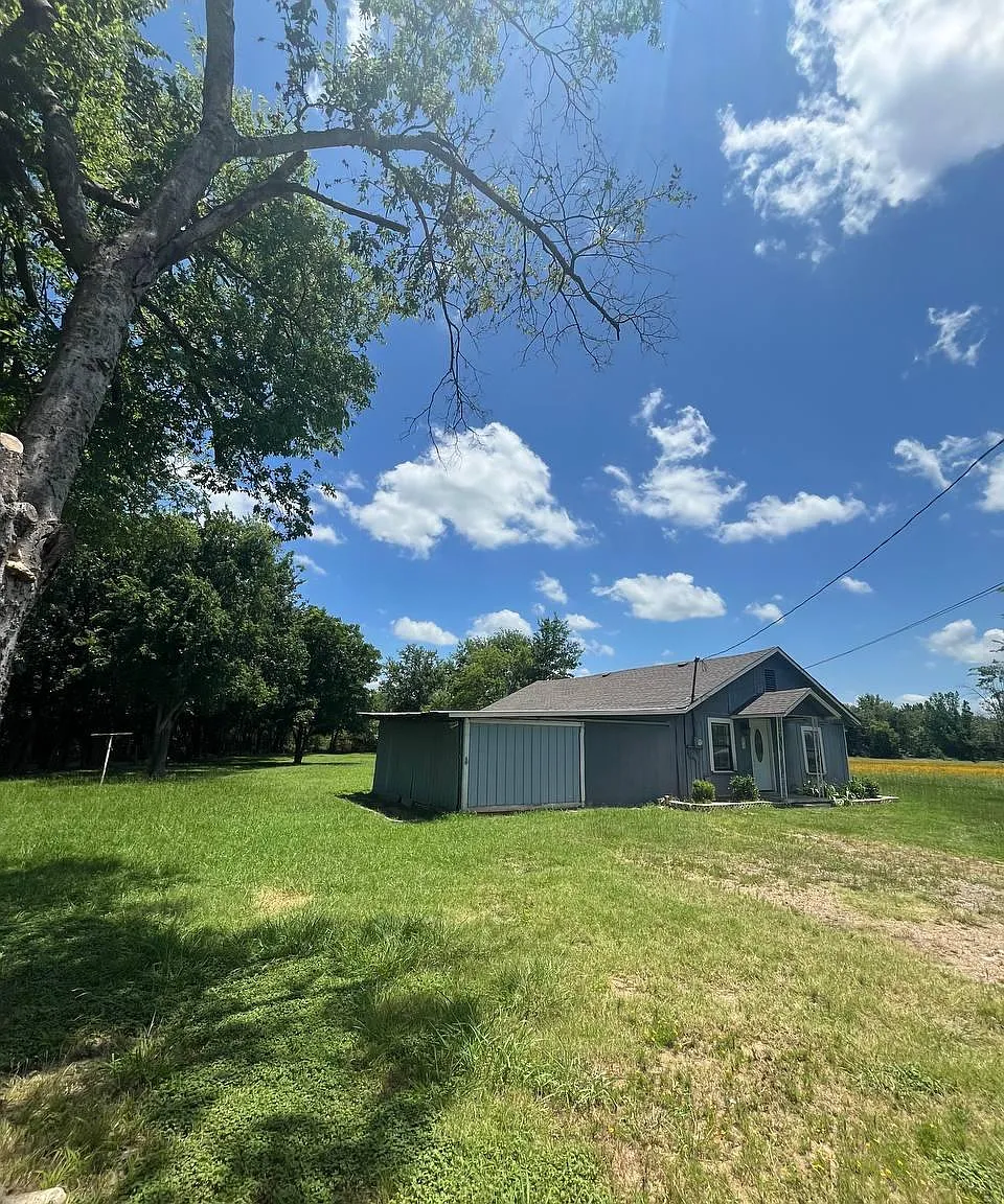 3 bed, 1290 sqft, $1,100 — Photo 2