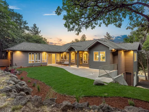6734 Coopers Hawk Rd, Klamath Falls, OR 97601