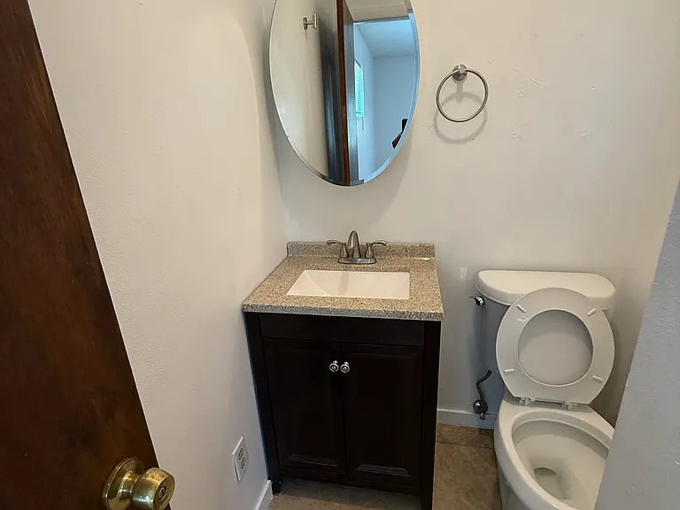 2592 Yarmouth Ave — Photo 10