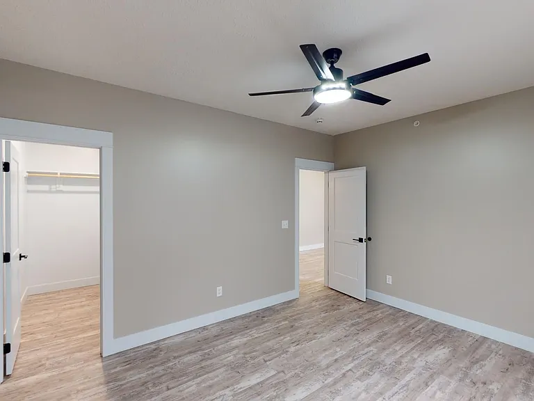 2111 State St — Photo 13