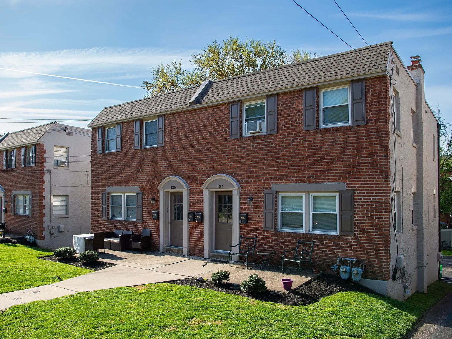 2 bed, 700 sqft, $1,975 — Photo 1