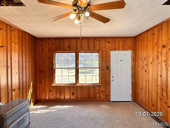 24th image of 9857 Lilac Dr