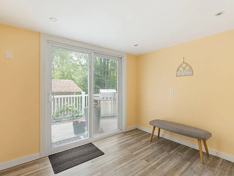 Laurene Dr — Photo 30