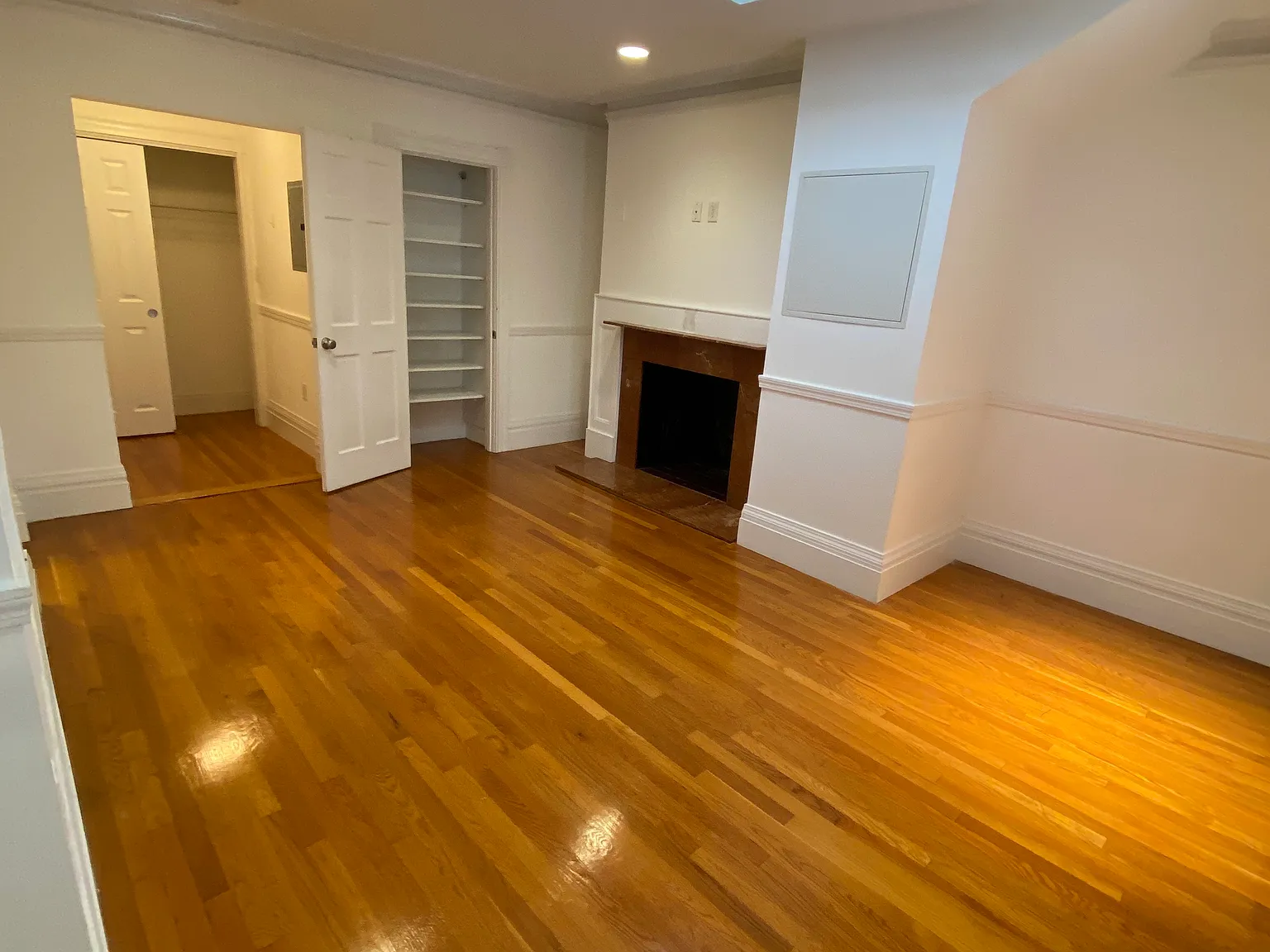Studio, 450 sqft, $2,700 — Photo 1