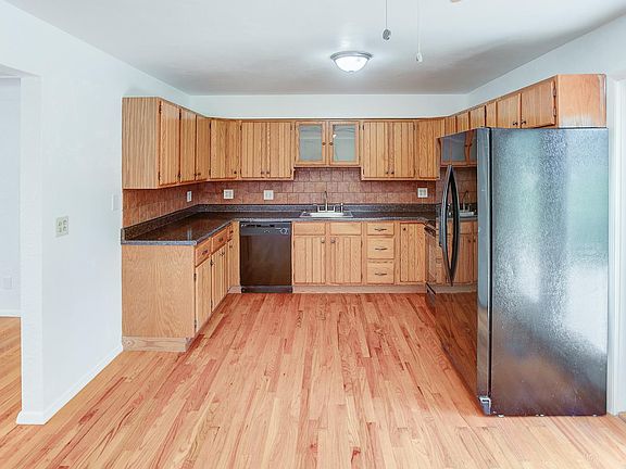 5th image of 108 Dorchester Dr