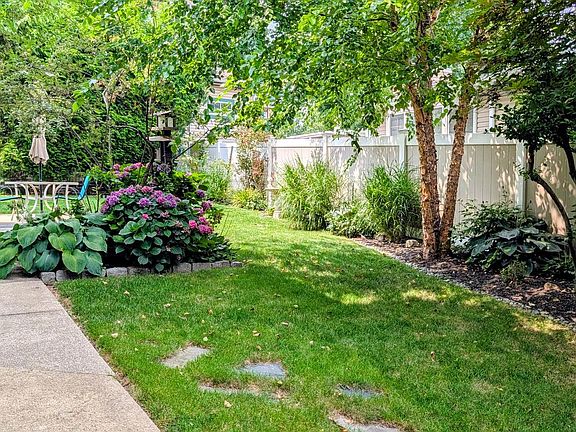 5th image of 333 W Ridley Ave
