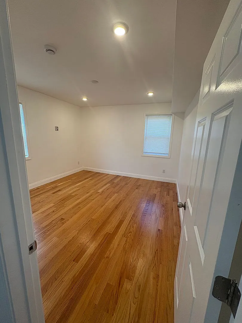 Lynn/Boston No Broker Fees! Brand New Fully Renovated One Bedroom Unit In Top Commuter Location! — Photo 4
