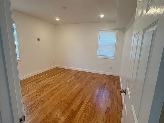 4th image of 217-219 Washington St #3R