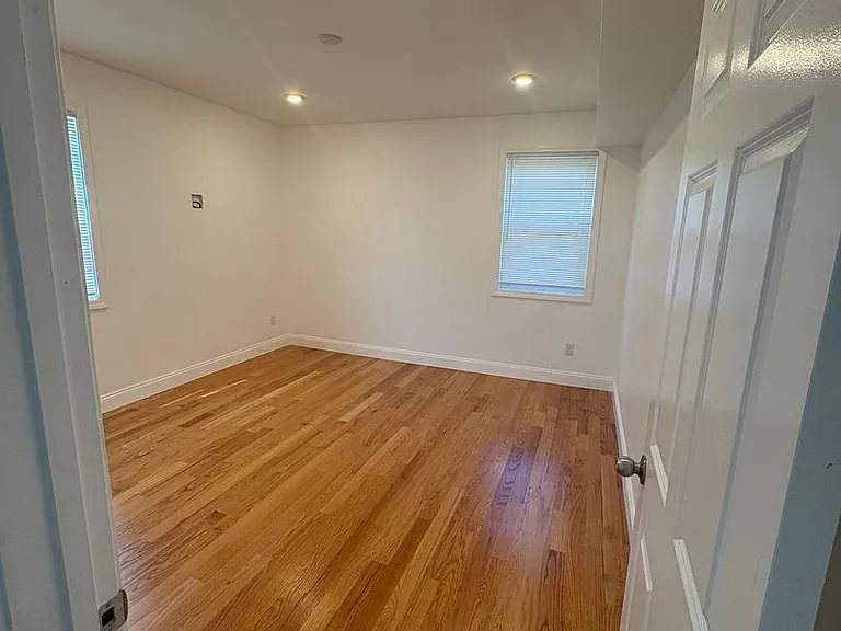 217-219 Washington St #3R — Photo 4