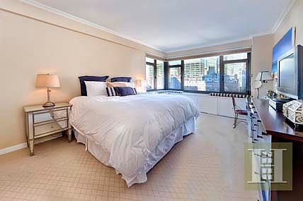 3rd image of 160 E 65th St APT 11D