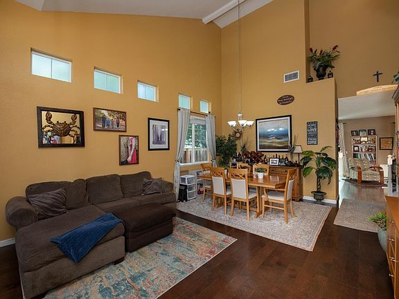 3rd image of 385 Rock Creek Circle