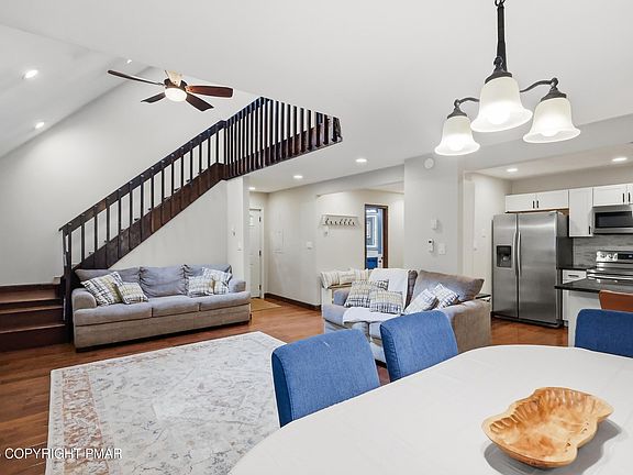 5th image of 824 Clubhouse Dr