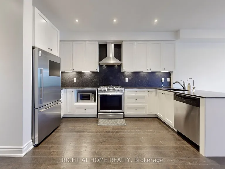 31 Lady Evelyn Cres — Photo 16