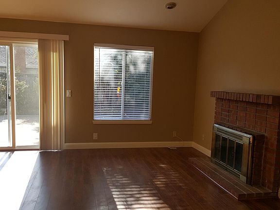 2nd image of 127 Ash Grove Ct