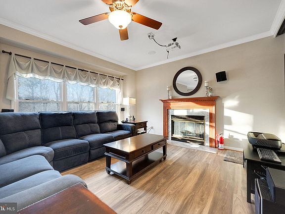 4th image of 317 Baker Dr