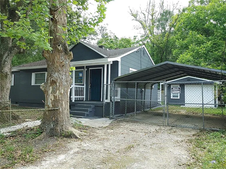 1090 Saint Clair St — Photo 1