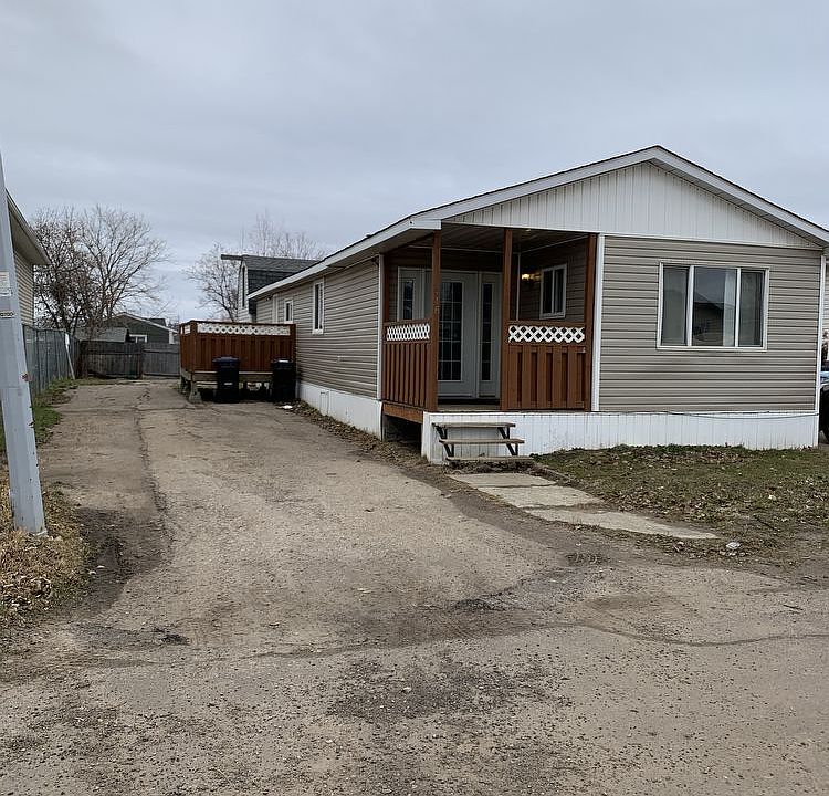 1st image of 216 Grenfell Cres