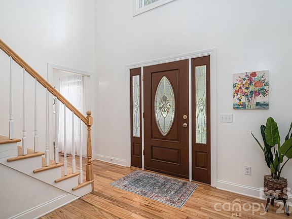 5th image of 1535 20th Avenue Pl NE