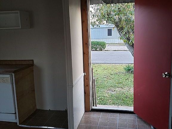 4th image of 1907 Birch St #821