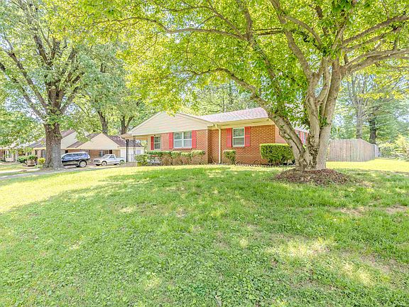 4th image of 1385 Carol Dr