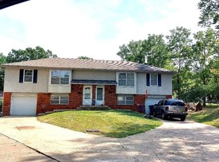 525 E Brier Dr, Olathe, KS 66061