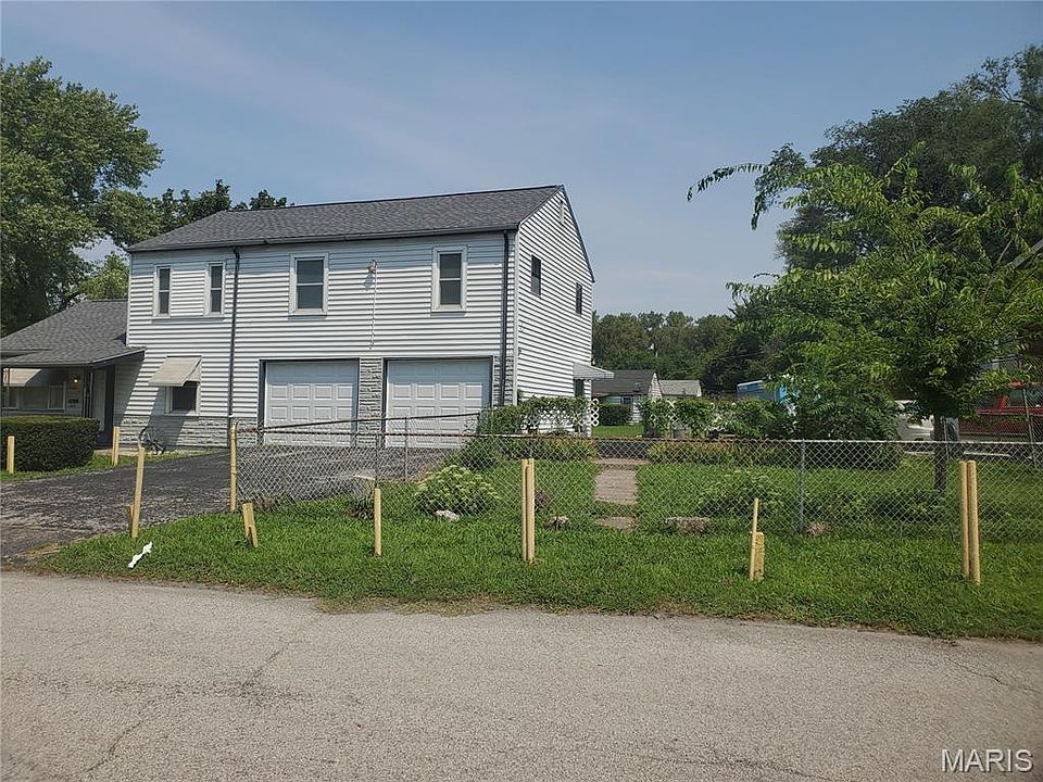 2nd image of 3601 Summit Ave