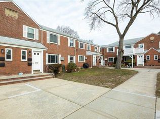 73-13 260th St, Glen Oaks, NY 11004