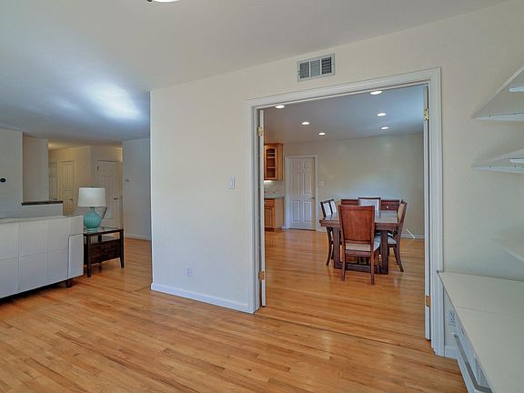 3rd image of 1505 Lochinvar Ave