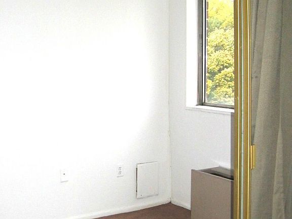 5th image of 2059 Huntington Ave APT 1108