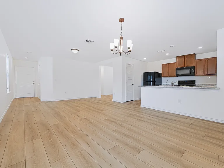 1030 Gruma — Photo 9