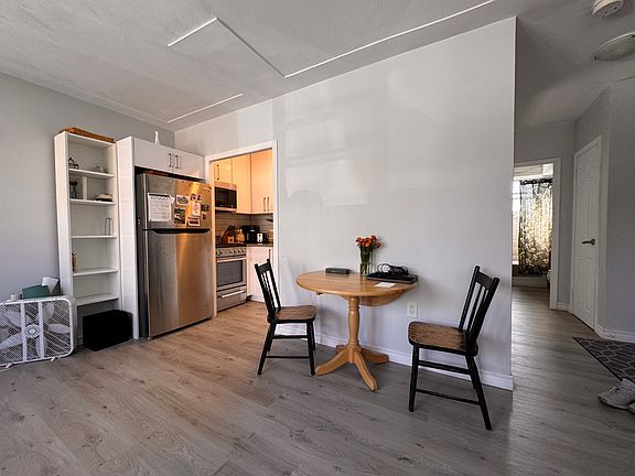 2nd image of 521 Park St #4