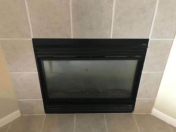 3rd image of 5835 Crosswinds Dr Unit 32