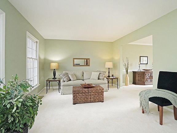 3rd image of 743 Evergreen Pl