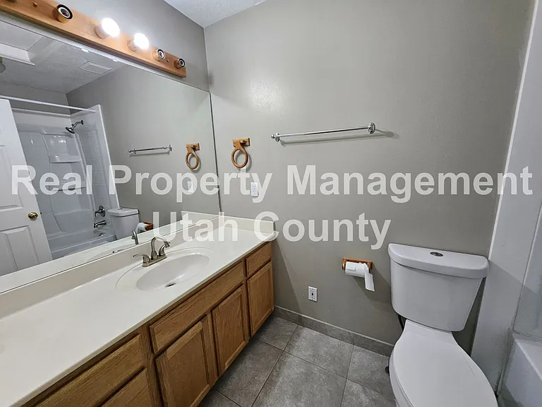 42 W 680 N — Photo 21