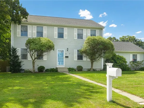 173 Russell Dr, Tiverton, RI 02878
