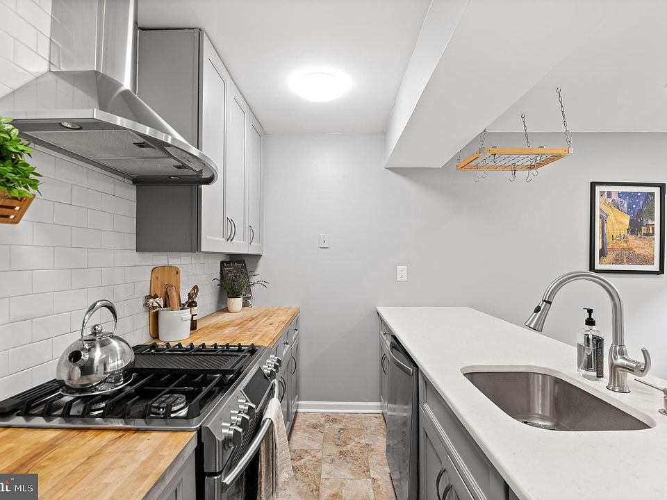 1st image of 1130 1/2 Lombard St
