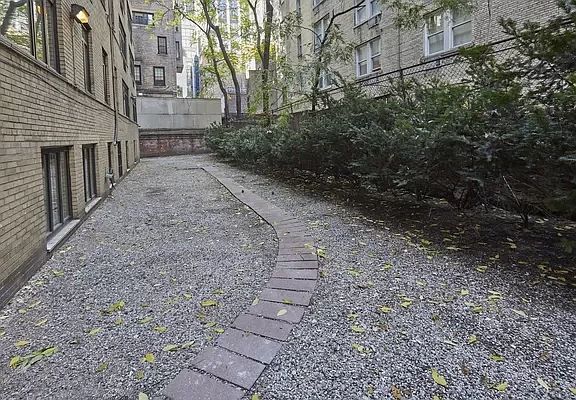 4th image of 25 W 54th St #10AH