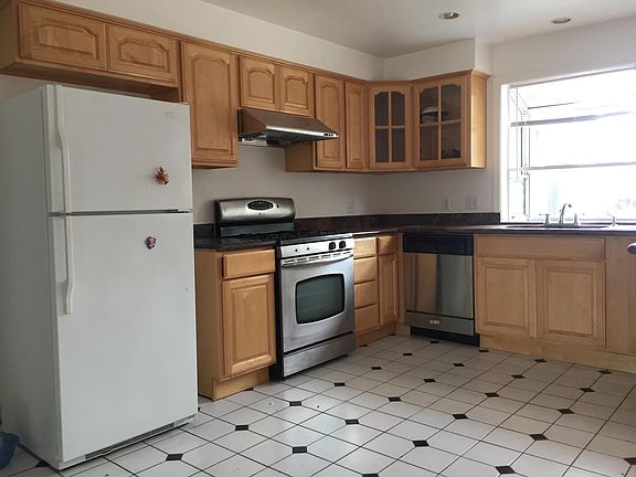 2nd image of 310 Staysail Ct