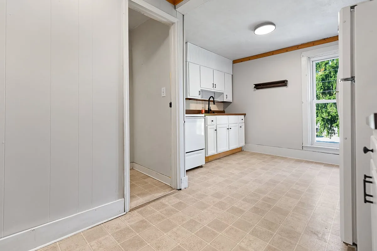 314 Spruce St E — Photo 2