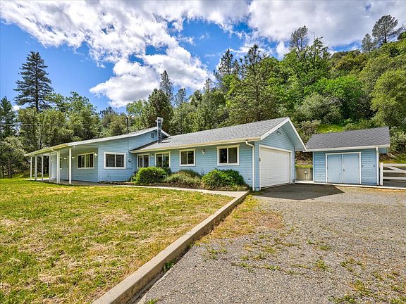 3rd image of 2433 Kokanee Rd