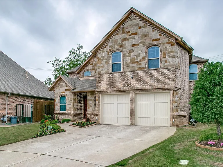 1805 Castle Ct — Photo 1