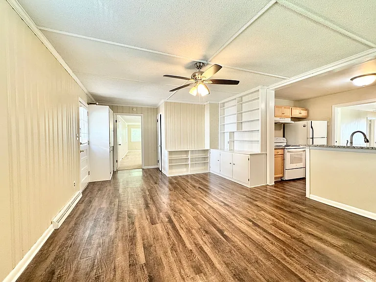 3808 Parkwood Dr — Photo 16