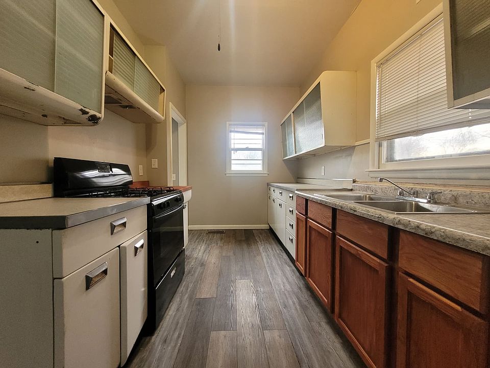 1st image of 203 E 12th St